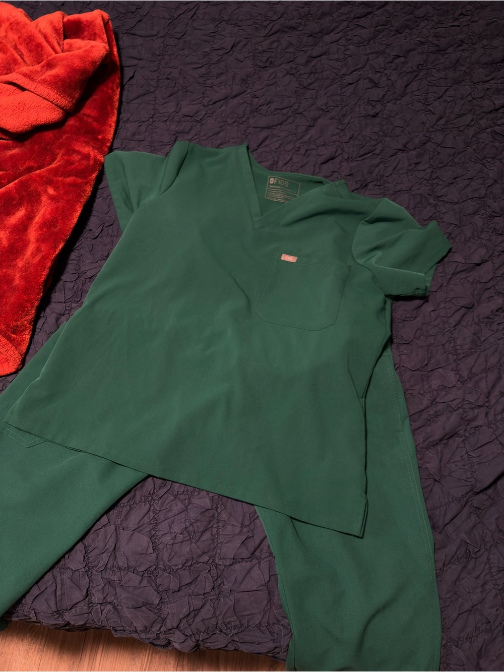 FIGS Dark Green V-Neck Scrub Top and KADE HUNTER GREEN BOTTOMS